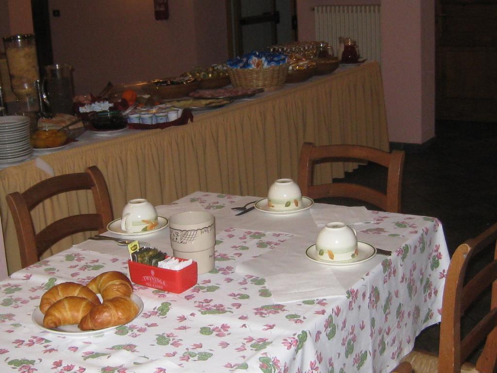 Hotel Villa Plinia Pragelato Eksteriør bilde