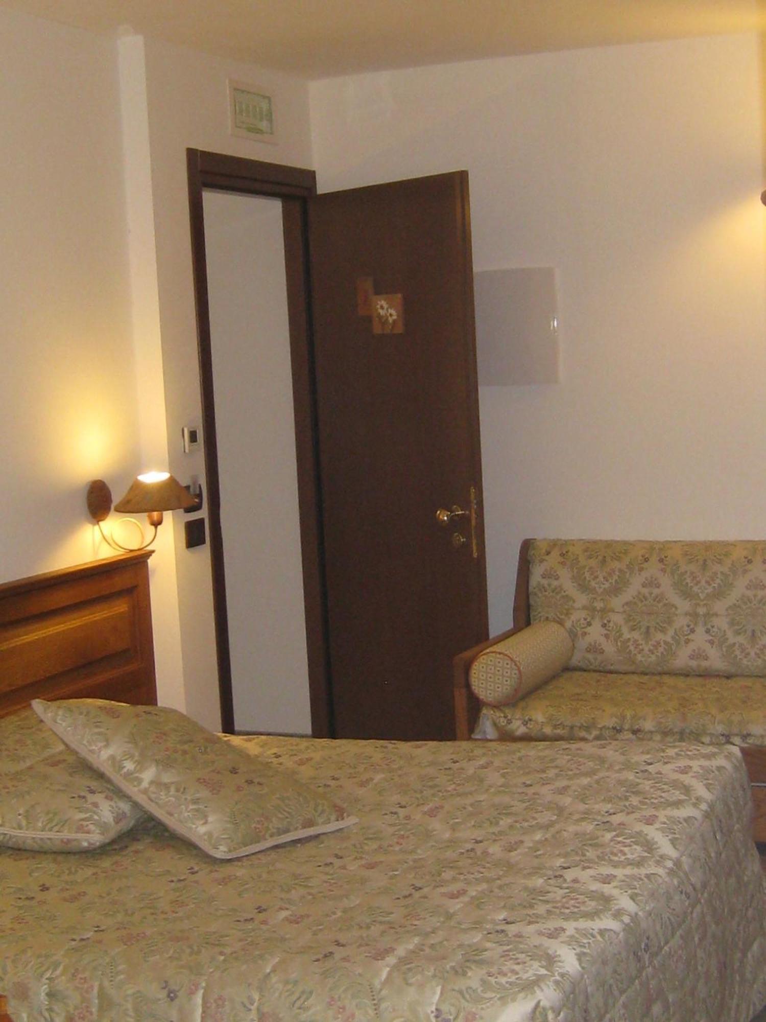 Hotel Villa Plinia Pragelato Eksteriør bilde